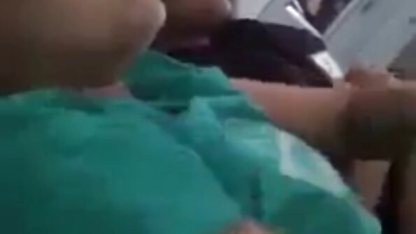 ਪਰੈਟੀ ਸੁਨਹਿਰੀ ਉਸ ਦੇ butthole gaping ਕਰਨ ਲਈ fucked ਹੈ