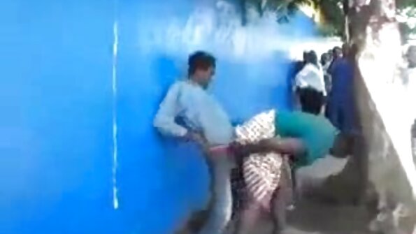 ਇੱਕ ਮਹਾਨ ਹਾਰਡਕੋਰ ਗਰੁੱਪ ਸੀਨ ਵਿੱਚ ਪਤਲੇ ਨੌਜਵਾਨ sluts