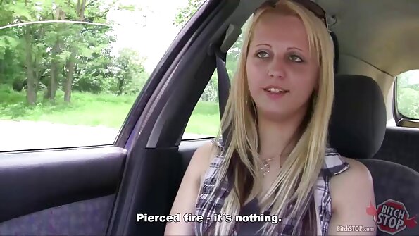 ਤਿਲਕਣ ਚੂਤ ਬੇਬੇ Anikka Albrite ਇੱਕ ਵੱਡੇ ਕੁੱਕੜ 'ਤੇ impaled