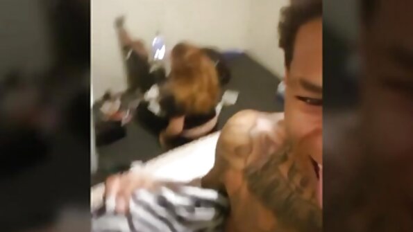 Tattooed hottie ਅੰਨਾ De Ville ਉਸ ਦੇ ਸੈਕਸੀ ਖੋਤੇ ਵਿੱਚ fucked