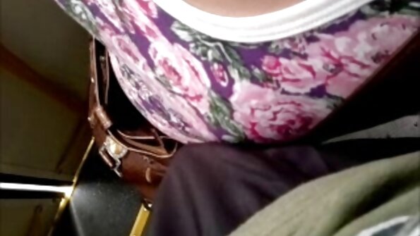 ਹੂਪ ਮੁੰਦਰਾ ਅਤੇ ਬਾਹਰ fucked ਵੱਡੇ tits ਦੇ ਨਾਲ ਸਪੇਨੀ ਵੇਸ਼ਵਾ
